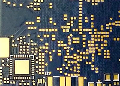 Placă înfundată cu rășină